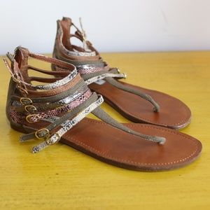 FINAL CCO 🔚 STEVE MADDEN Strappy Flat Sandals